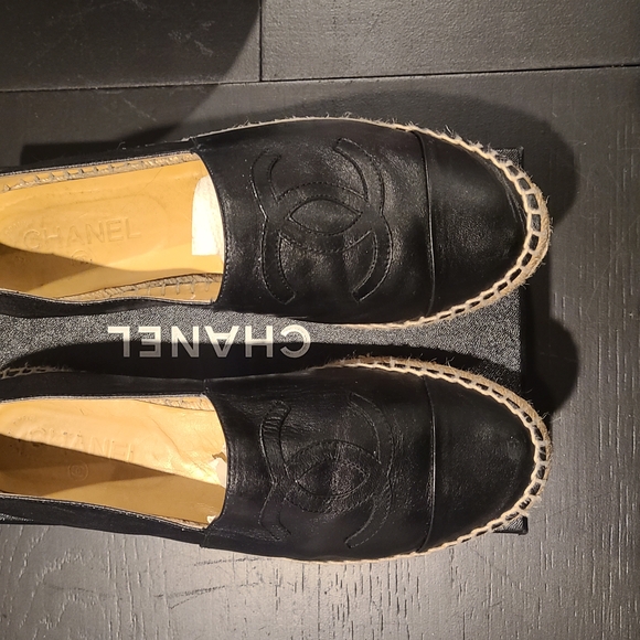 Chanel Black Leather Espadrilles with Woven Trim - Picture 2 of 13